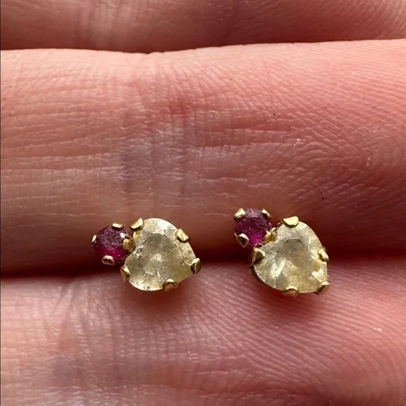 10KT Gold Heart Earrings - Picture 3 of 6